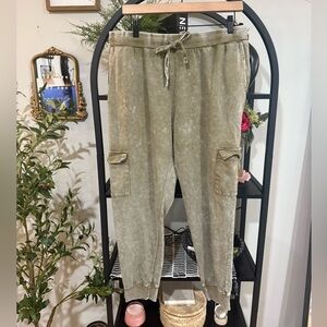 Jane and Delancey Olive Cargo Jogger Pants size large